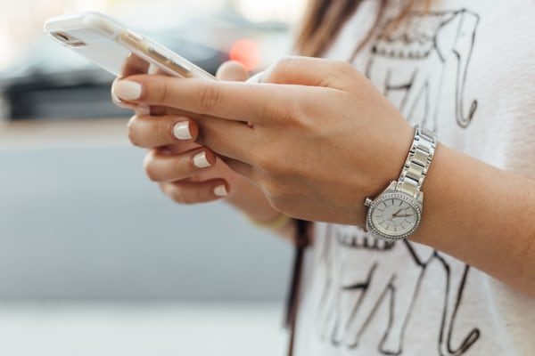 Добірка смартфонів Samsung до 4000 грн для простих задач, дзвінків, месенджерів, фото та щоденного користування без зайвих витрат.
