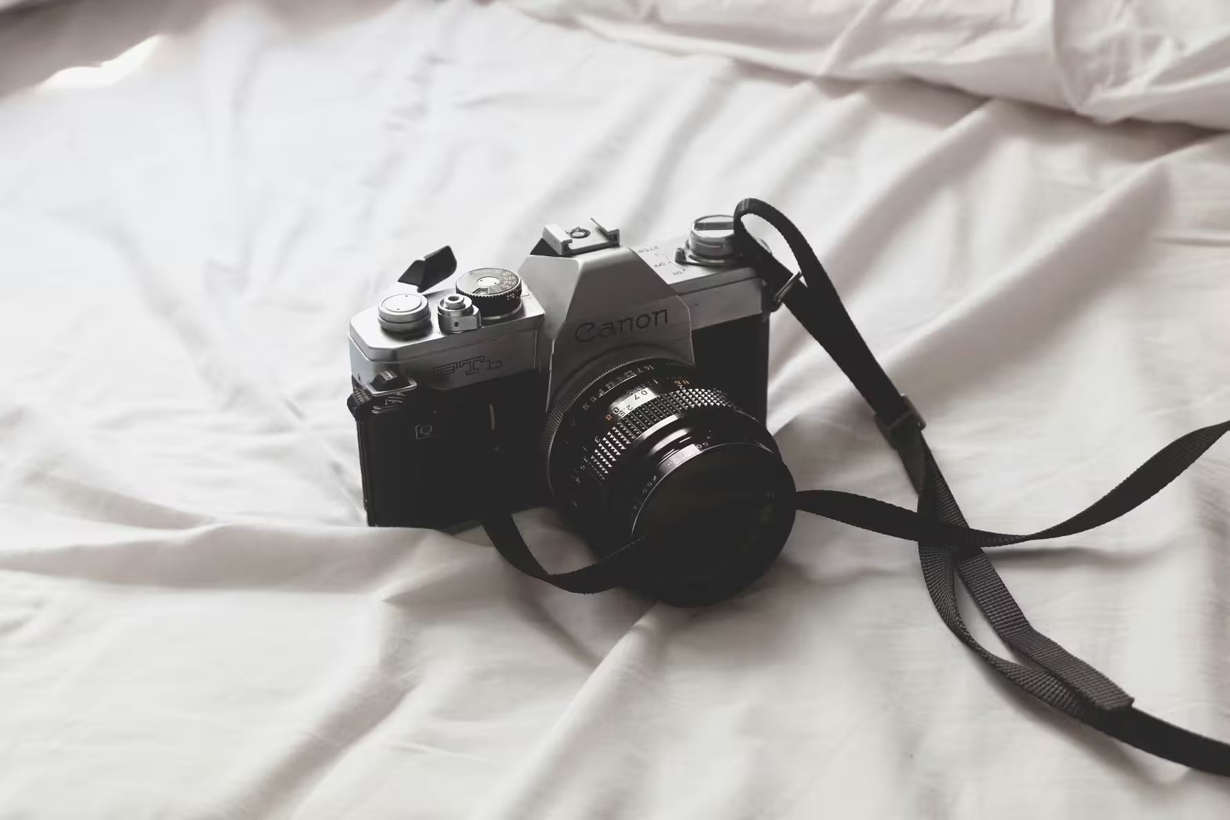 The first PL-E autofocus adapter for Sony E-mount in Ukraine. Viltrox NexusFocus F1 review: specifications, price €529.95, calibration, and testing.