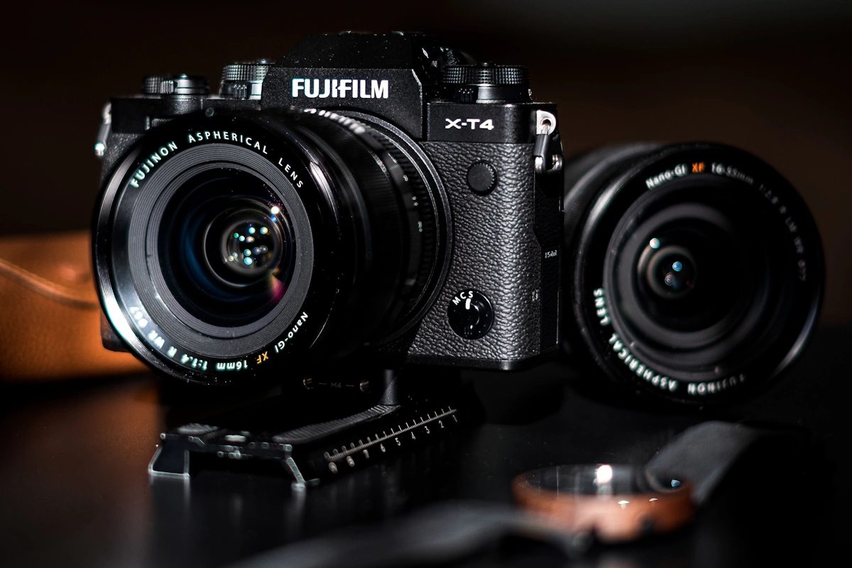 Fujifilm X-Pro4 detailed review: 40MP sensor, hybrid viewfinder, 6.2K video, AI focus, IBIS. Price and release date 2026.