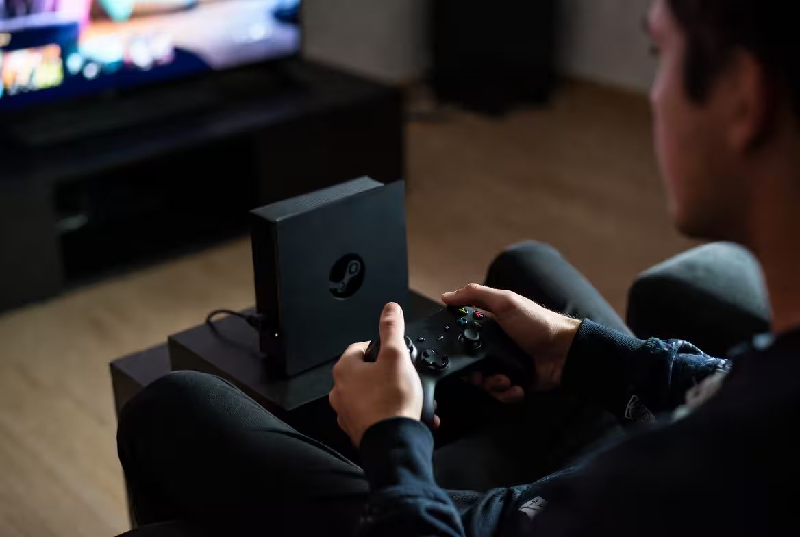 Детальний огляд Steam Machine від Valve: характеристики, продуктивність, порівняння з PS5 та Xbox, тести в іграх, ціна та дата виходу у 2026 році.