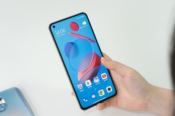Review of the best current smartphones up to 12,000 hryvnias in 2026. Which models offer a good screen, battery life, and performance in this budget. Tips for choosing without overpaying.