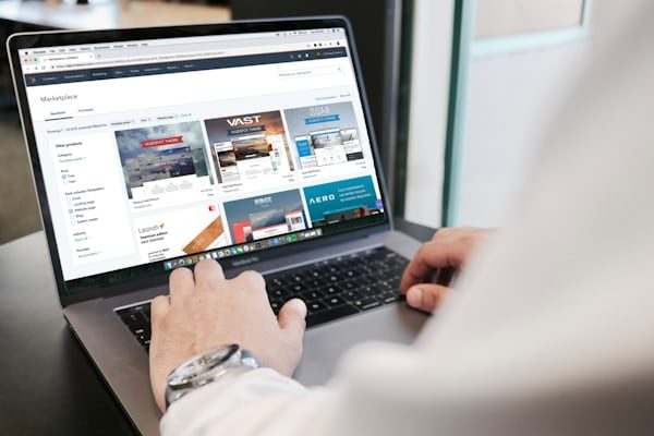 Огляд ноутбуків за 30000 грн для роботи, навчання, мультимедіа та повсякденних задач. Розбираємося, які моделі заслуговують на увагу у 2026 році.