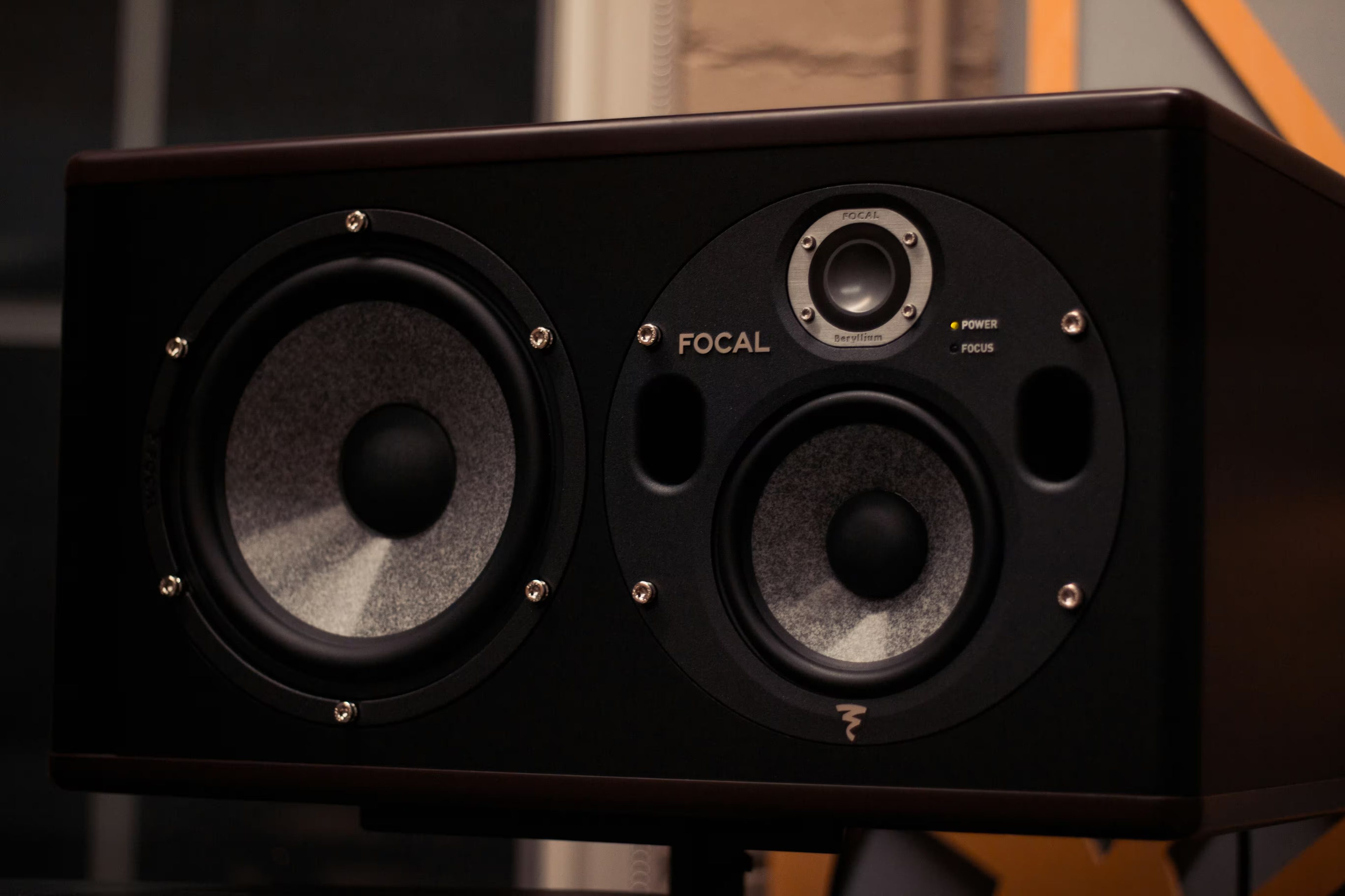 Повний огляд Focal Mu-so Hekla: 15 динаміків, Dolby Atmos 7.1.2, 660 Вт, платформа Naim Pulse. Ціна, характеристики, звук - все про систему "все в одному".