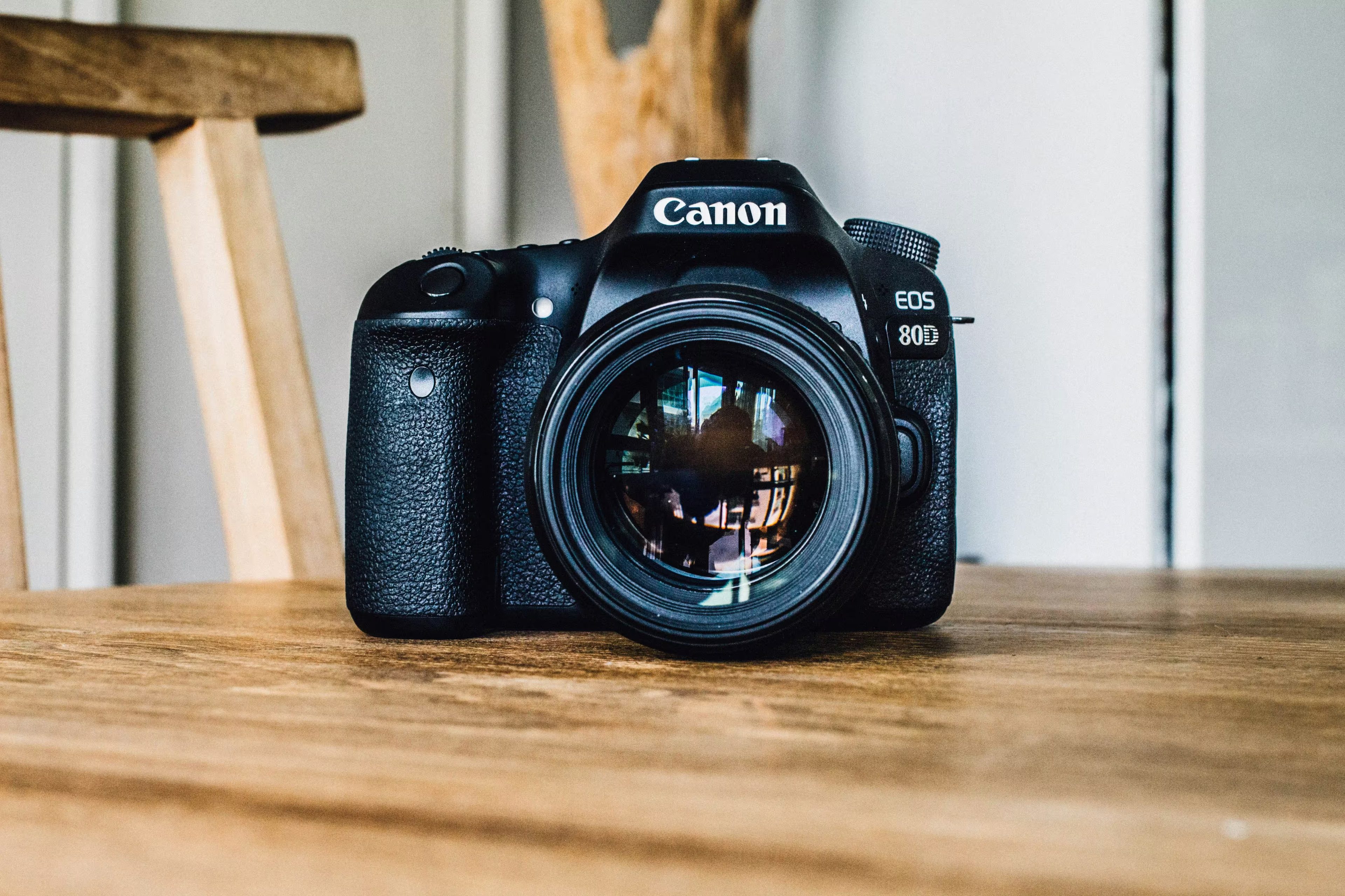 Повний огляд Canon EOS R7 Mark II: чутки про 40 Мп, 8K відео, 40 fps, stacked-сенсор. Дата виходу, ціна, порівняння з R7. Все про флагман APS-C.