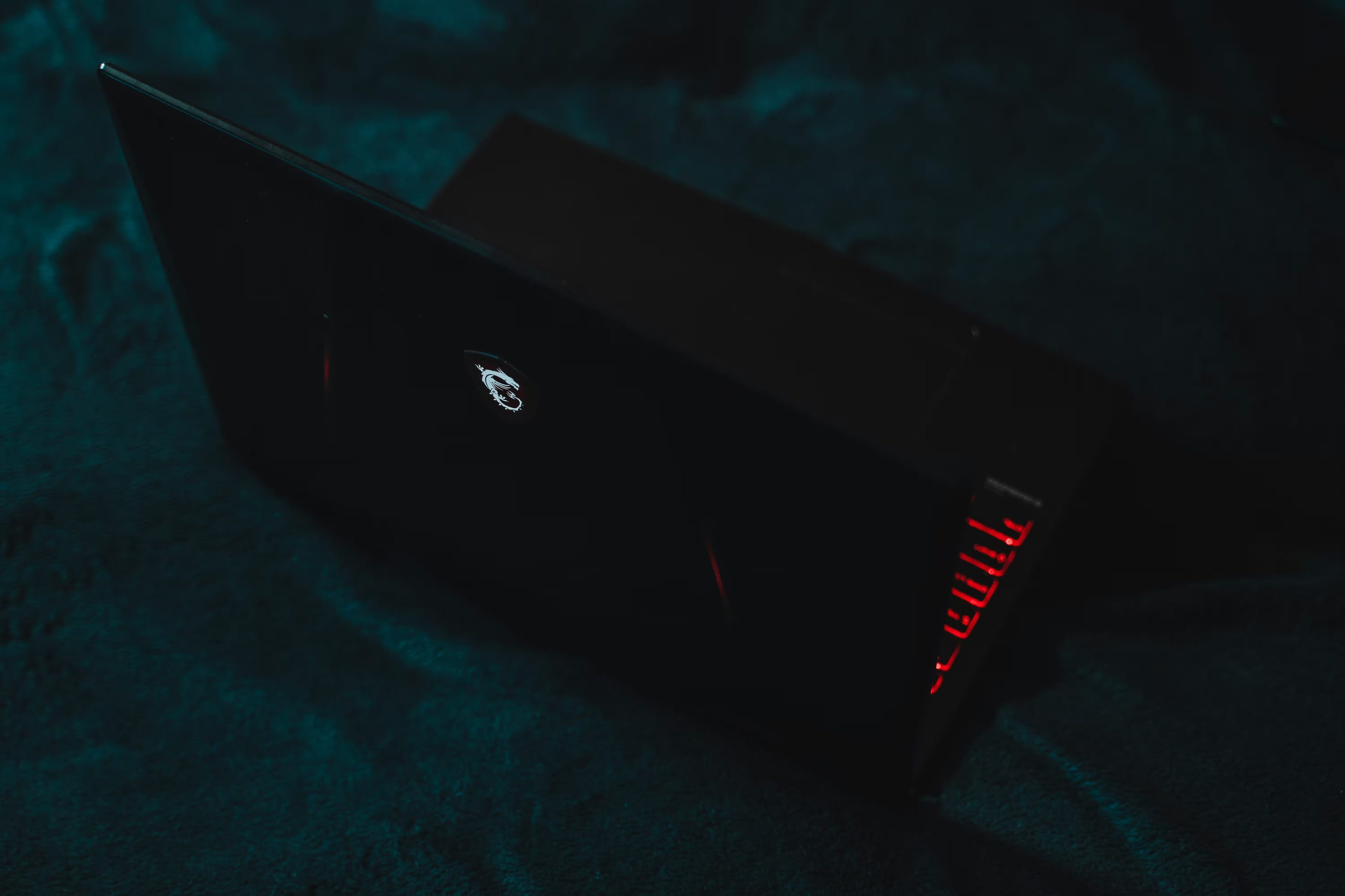 Повний огляд MSI Stealth 16 AI+ з AMD Ryzen AI 9 HX 370 та RTX 5090. Характеристики, продуктивність, дисплей, автономність. Читайте зараз!