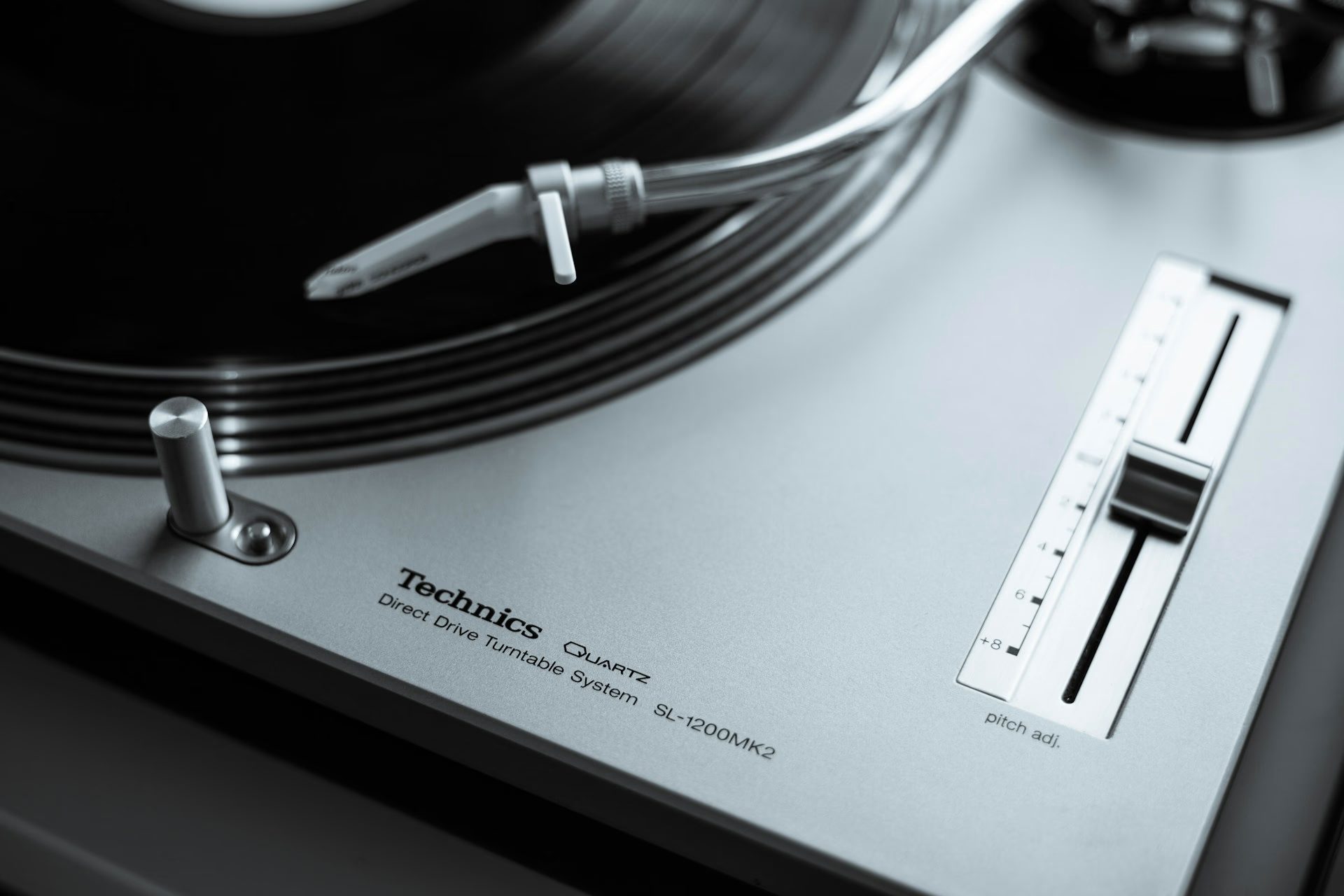 Лімітовані Technics SL-1200GME та SL-1210GME Master Edition 2026 з ΔΣ-Drive: ціна $6,599.99, технічні характеристики, доступність в Україні.
